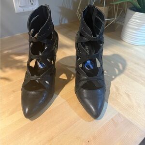 Nine West Black Cutout Heels Women’s size 6.5